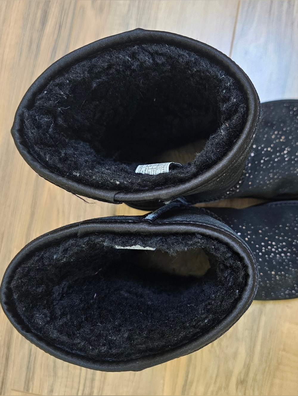 UGG Classic Short Metallic Spots - Picture 12 of 13